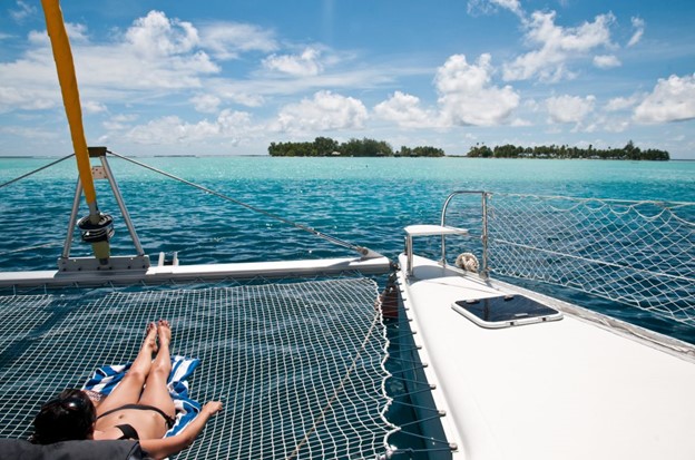 sailing boat vs catamaran