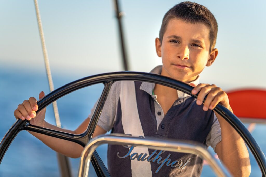 kids sailing, boating with a toddler, young kid on a yacht, sailing activities for kids, family sailing adventure