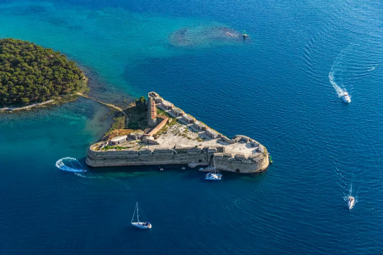 Šibenik fortress with boats cruising