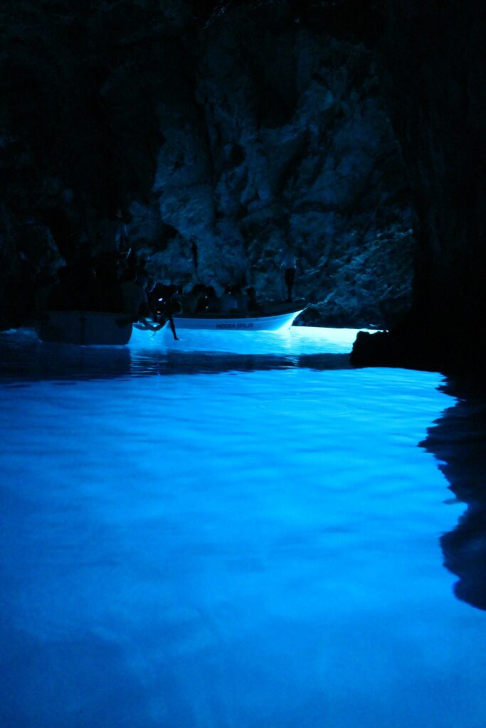 Innerhalb der Blauen Grotte auf Biševo
